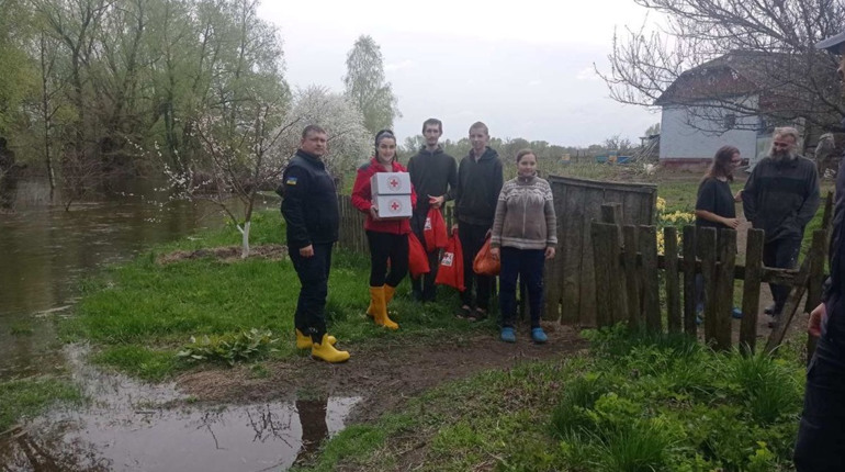 В цій місцевості внаслідок значного розливу річки Десна постраждало 32 господарства