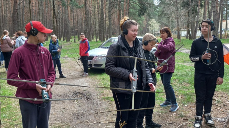 "Полювання на лисиць": старокостянтинівці треті у обласних відкритих змаганнях з радіопеленгації