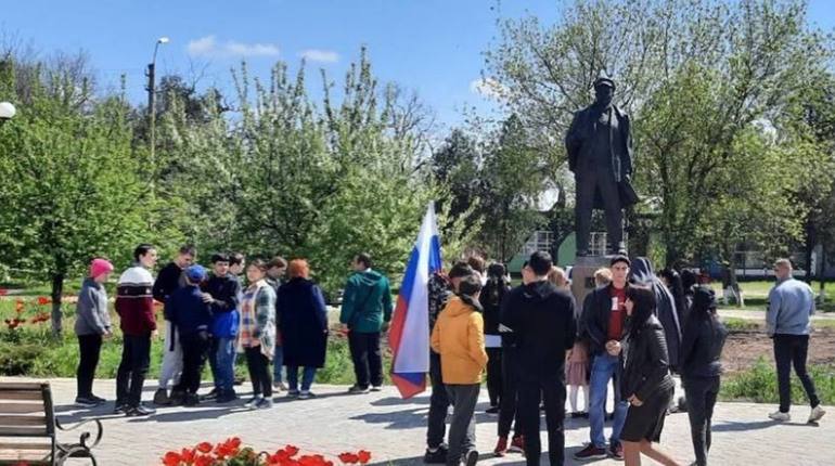 В окупованих Нижніх Сірогозах встановили пам’ятник Леніну