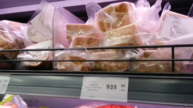 Без вибору: що продають з Криму у Каховському районі