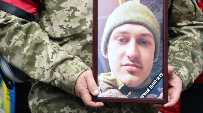У Гадячі попрощалися із загиблим військовим Іваном Переварухою