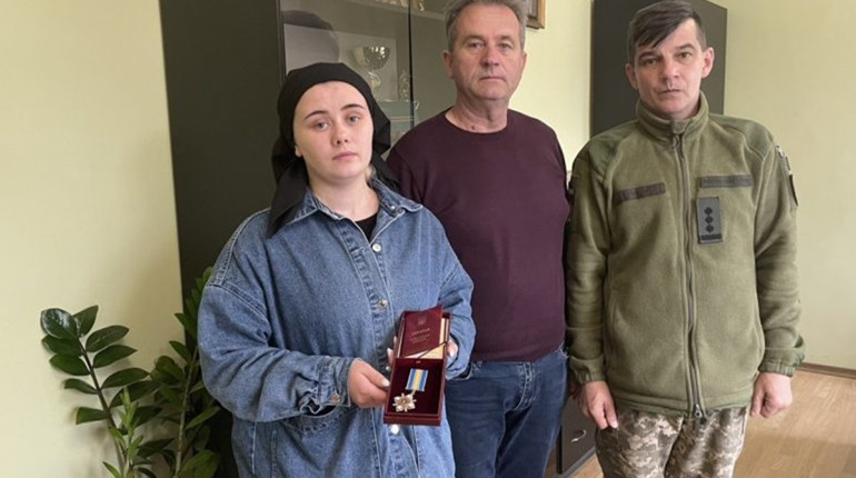 Сімʼя загиблого військового з Рахівської громади отримала Орден «За мужність» ІІІ ступеня
