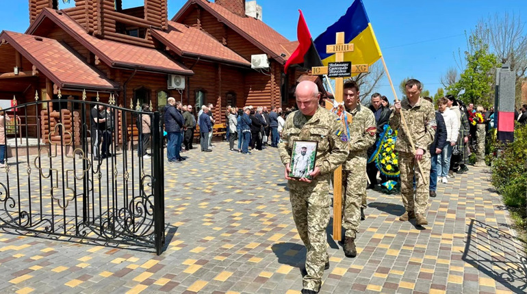 У Нікополі провели в останню путь військовослужбовця Олександра Павлишина
