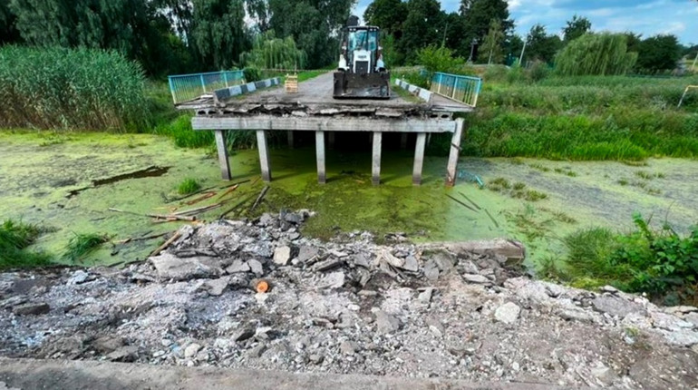 На Чернігівщині 26 квітня росіяни поцілили в один із мостів. Скільки мостів постраждали в області