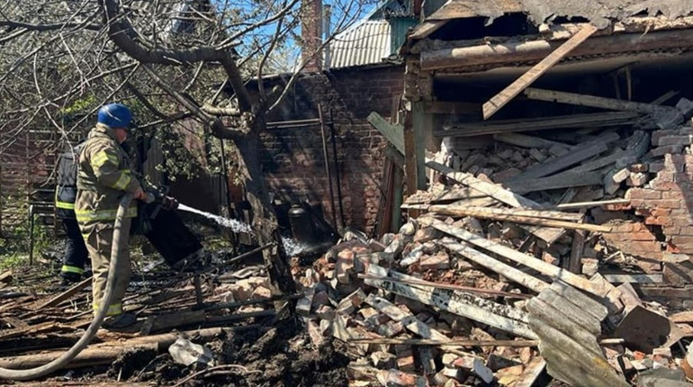 Росіяни вісім разів обстріляли Курахівську громаду з артилерії та "Ураганів". Одну людину поранено