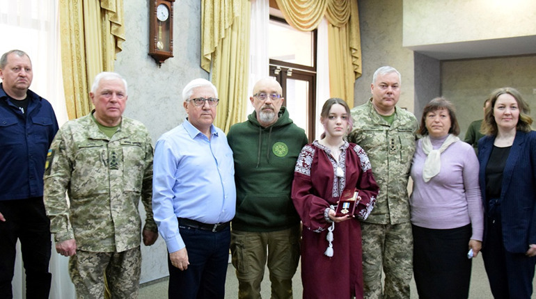 Міністр оборони Резніков на Сумщині нагородив захисників України – посмертно: серед них шосткинці