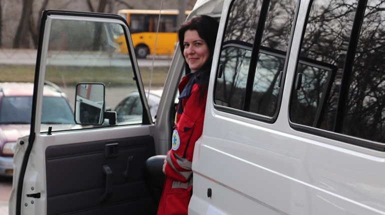 Чернігівщина отримала автомобілі швидкої меддопомоги та обладнання. Що надійшло