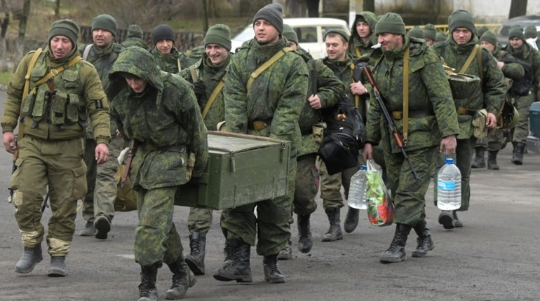 Росія вербує на війну в’язнів. На Луганщині проходять тренування близько 500 "зеків"