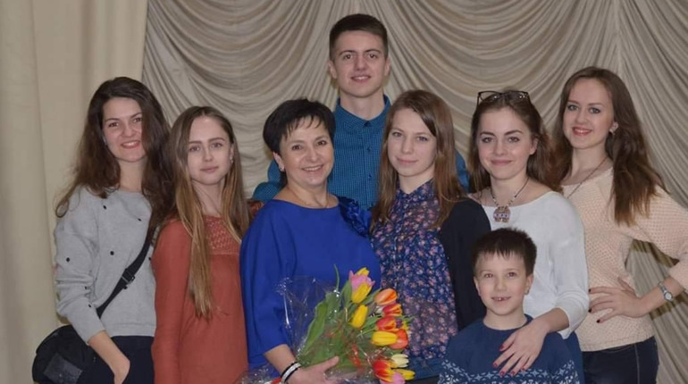 Танці це мистецтво й праця: керівниця ансамблю “Оксамит” розповіла про бальну хореографію