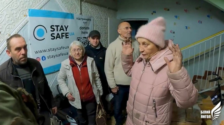 "Жили у підвалі, але і так вже стало нестерпно": 20 людей евакуювали із Бахмуту