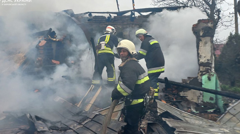Зранку 1 травня у Купʼянську горів приватний будинок: загинула жінка