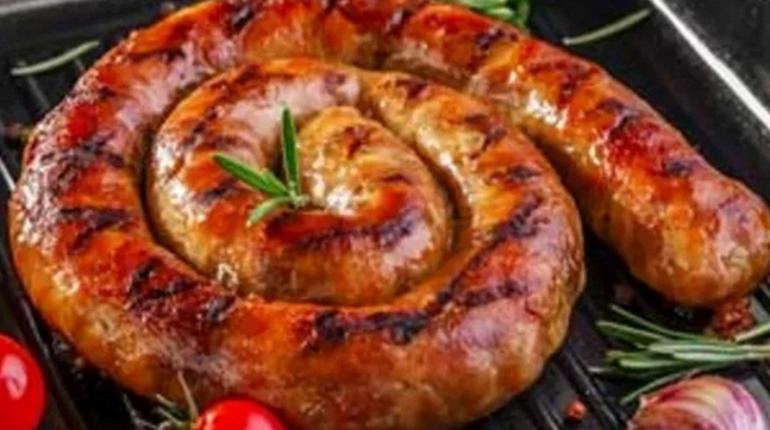 Як приготувати домашні ковбаски в духовці?