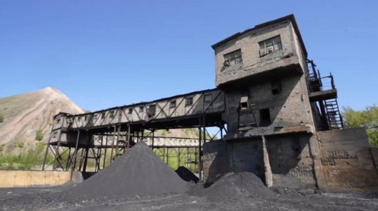 Шахтарі Торецька продовжують спускатися у шахти, нехтуючи безпекою