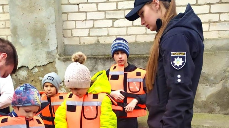 366 дітей евакуювали з сіл Херсонщини, які російські військові обстрілюють з лівобережжя