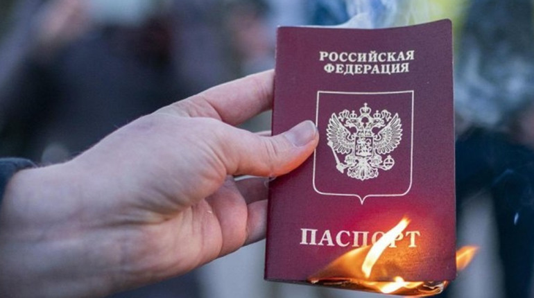 Брати чи не брати: думки Верещук та Лубінця щодо отримання російського паспорту розділились