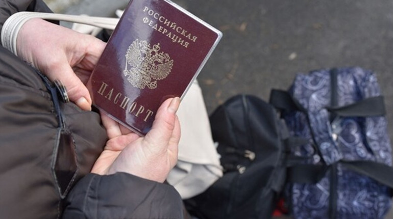 Невиїзні. Жителі окупованої Луганщини з російськими паспортами не можуть виїхати за межі РФ