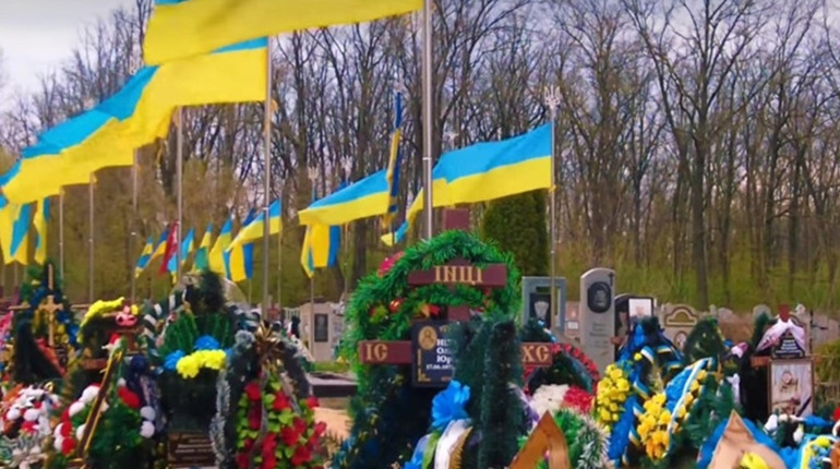 Перенесення поминальних днів: мер міста попросив смілян відвідати померлих раніше