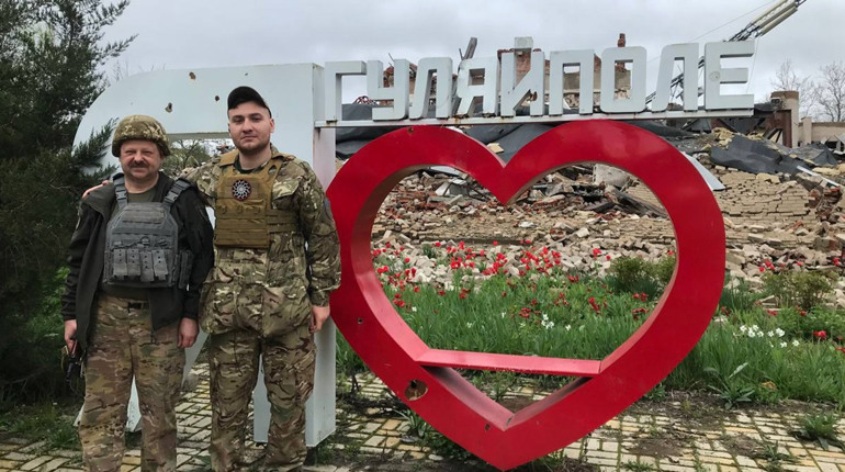 Пробите колесо врятувало волонтерів, які їхали з допомогою у Гуляйполе