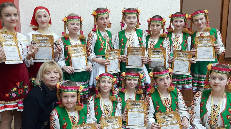Танцюристи калуського ансамблю "Веселих гуцулят" привезли 8 кубків з конкурсу