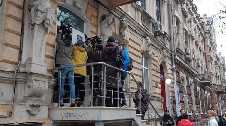 Тиск на ЗМІ? Після низки публікацій про корупцію до редакції "Думської" прийшли з обшуками