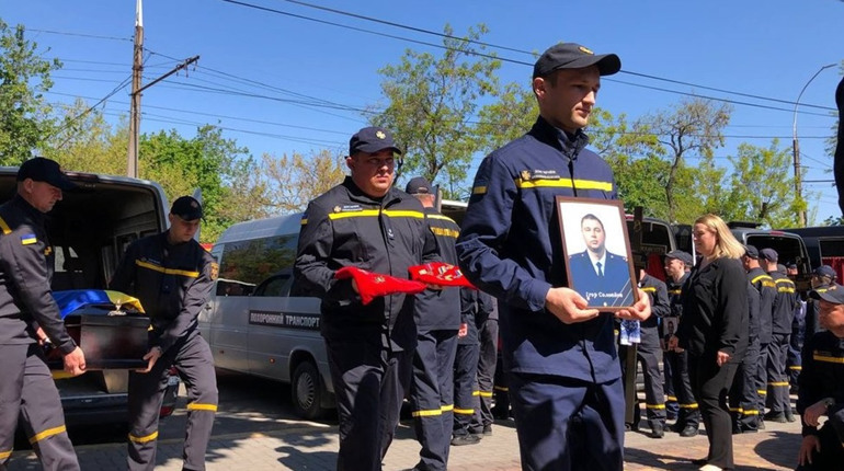 Із шістьма вбитими росіянами херсонськими саперами попрощалися в Миколаєві