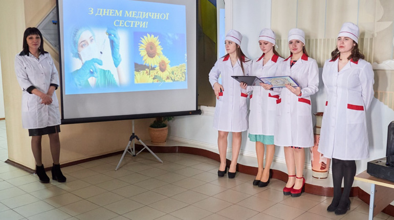 «Підстав плече»: студенти-медики про волонтерство, захист України та професію медсестри та медбрата