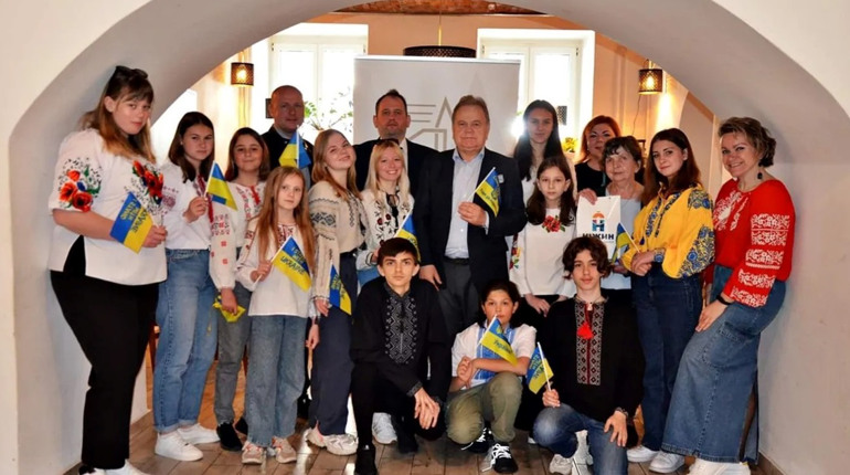 НІЖИНСЬКІ ДІТИ-ВОЛОНТЕРИ ЗАРАЗ ВІДПОЧИВАЮТЬ У ПОЛЬЩІ