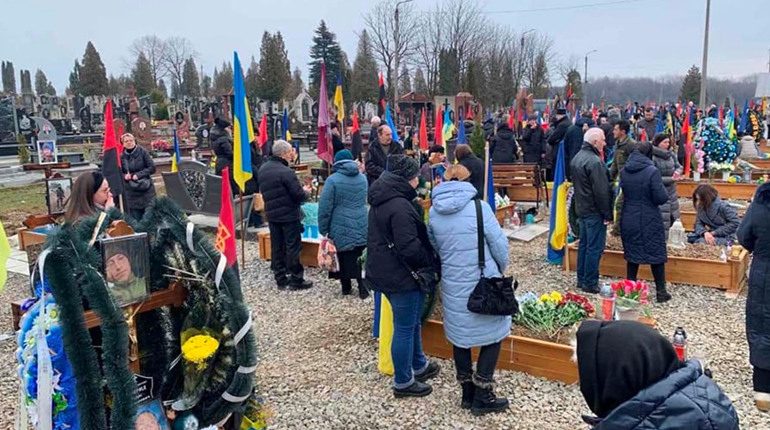 Родини загиблих захисників з Калуша отримають до 50 тис. грн на встановлення нагробних пам’ятників