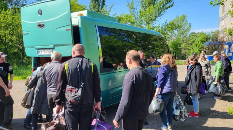 З Торецька евакуювалося 16 жителів громади: коли наступна евакуація