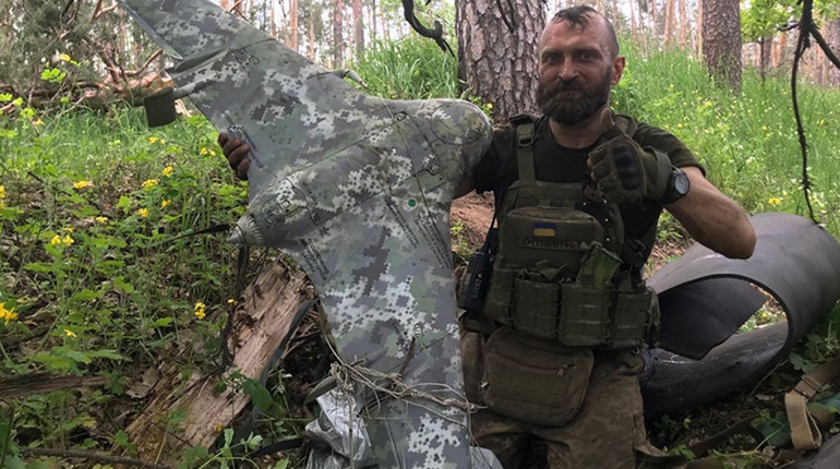 Нацгвардієць "приземлив" на Луганщині рідкісний російський дрон "Елерон"