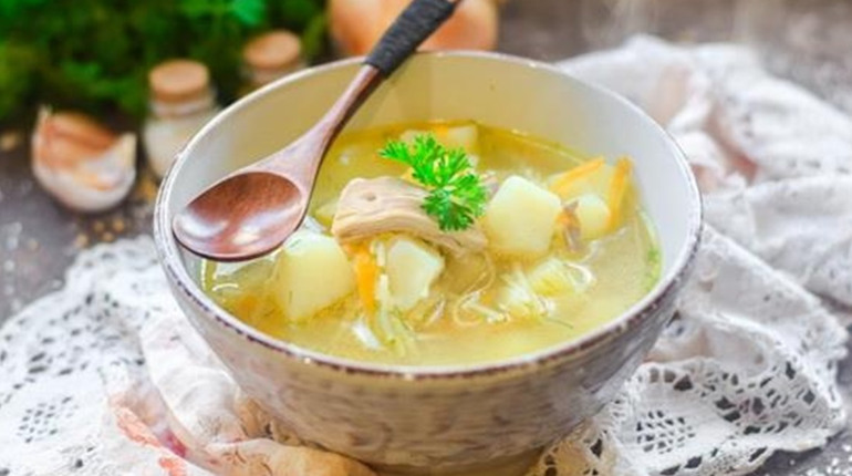 Рецепт дня: курячий суп з вермішеллю