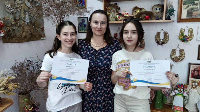 «Діти залюбки беруть участь у конкурсах». Конотопці стали призерами обласного художнього конкурсу