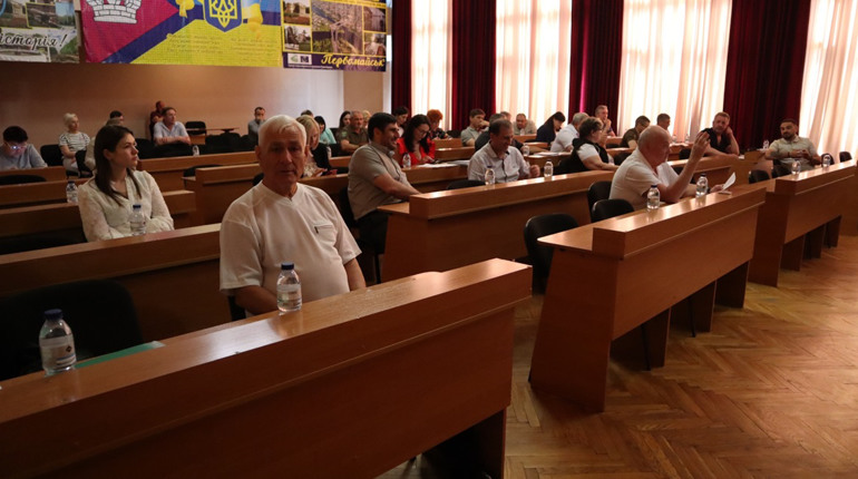 Чи є у Первомайській громаді кошти на зарплатню і відпускні педагогам: відповідь озвучили на сесії