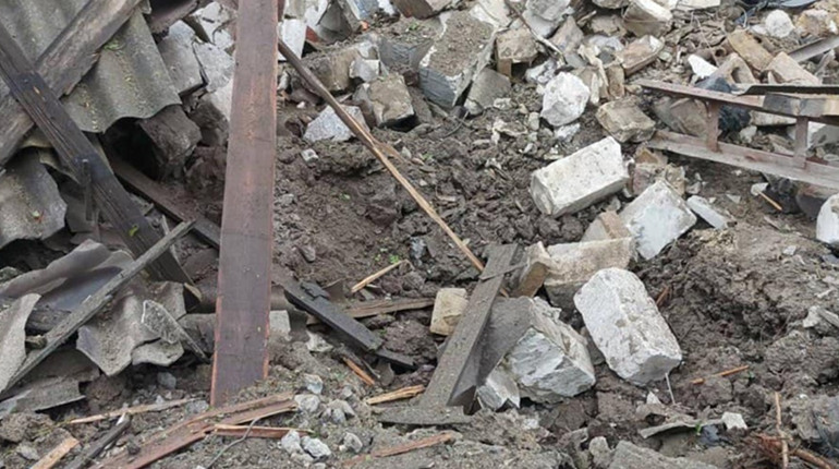 Двоє поранених, 5 пошкоджених будинків: Курахівська громада знову під ворожим вогнем
