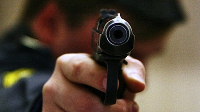 Погрожував розстрілом голові громади та його дітям: двом поліцейським з Генічеська оголошено підозру