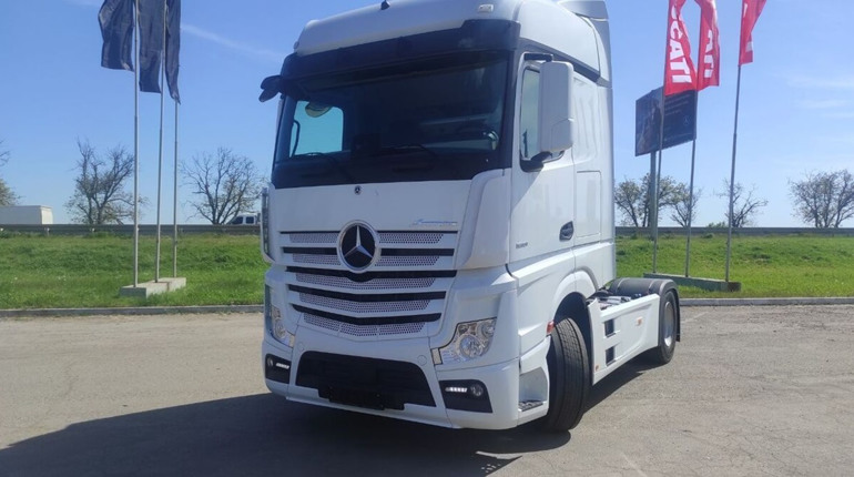 Тягач Mercedes Actros: найкращий транспорт для вантажоперевезень