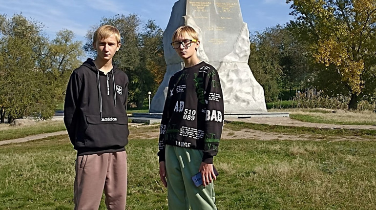 Брати-двійнята Анатолій і Олександр Горохи з Горностаївки: “Наші знання — теж зброя”