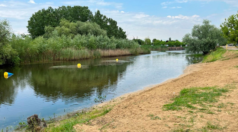 Дитячий пляж у Біляївці готовий до сезону: вода в нормі, дно чисте, берег з піском. Що ще у планах