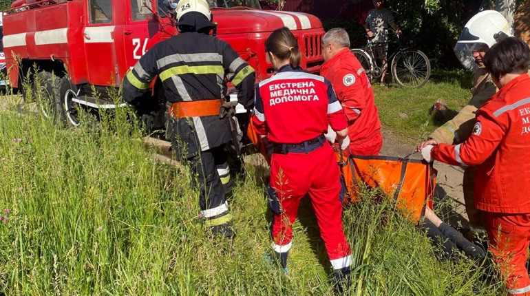 У Тростянці вогнеборці оперативно ліквідували пожежу в приватному будинку