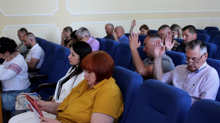 Півтора мільйона на дороги: як у Гадячі на позачерговій сесії розприділяли кошти