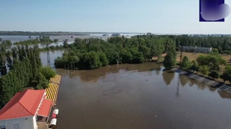 Окупанти не рятують жителів Нової Каховки, а вивозять награбоване