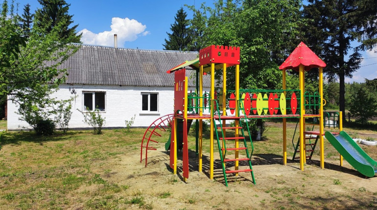 Попри плюси нового життя на Житомирщині, переселенці мріють повернутися додому