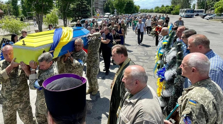 У Нікополі простилися із полеглим захисником України Дмитром Лаптєвим