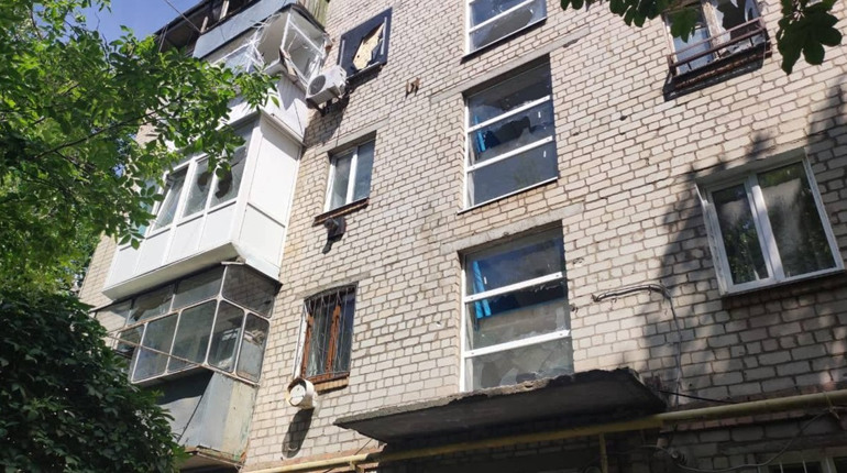 Армія росії п'ять разів била по району: у Нікополі поранено чоловіка, пошкоджено будинки