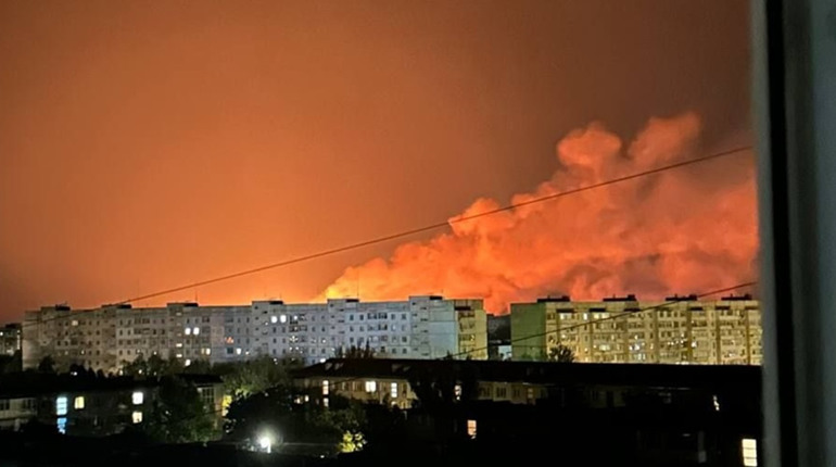 Горіло та диміло цілий вечір: подробиці вибухів у Бердянську (фото, відео)