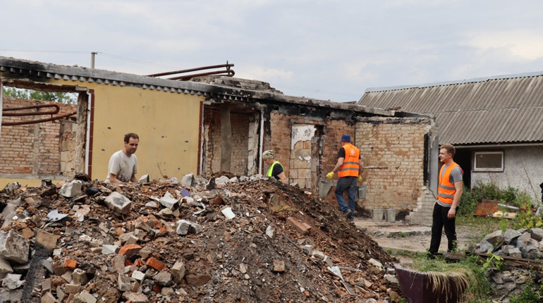 Добробатівці працювали в будинку на вулиці Гоголя: чим займались волонтери
