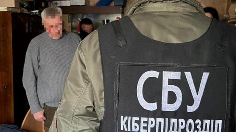 Через підсанкційного блогера Подоляку працював на ФСБ: на Одещині затримали зрадника