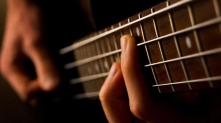 Бас-гітари: чарівний глибокий звук