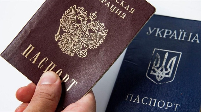У Мелітополі без паспорту РФ школярам не дають атестати, а працівників інтернатів - звільняють