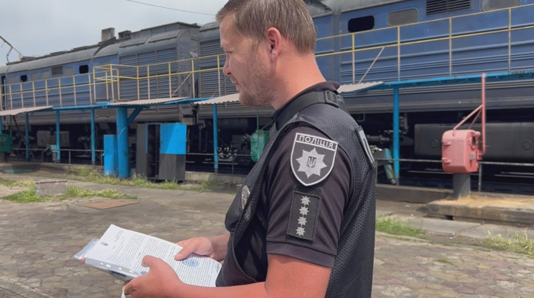 Зливали з тепловозів 1,5 тис. літрів за ніч: затримали групу, яка крала пальне на Одеській залізниці